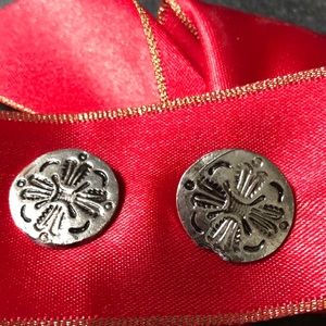 SAND DOLLAR silver tone stud earrings
